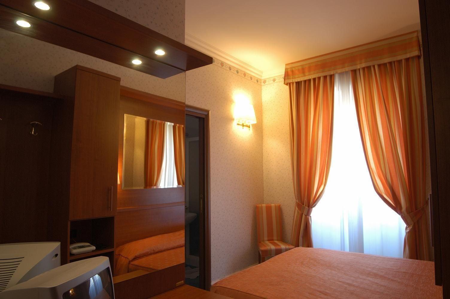 Hotel Dina Ρώμη Εξωτερικό φωτογραφία